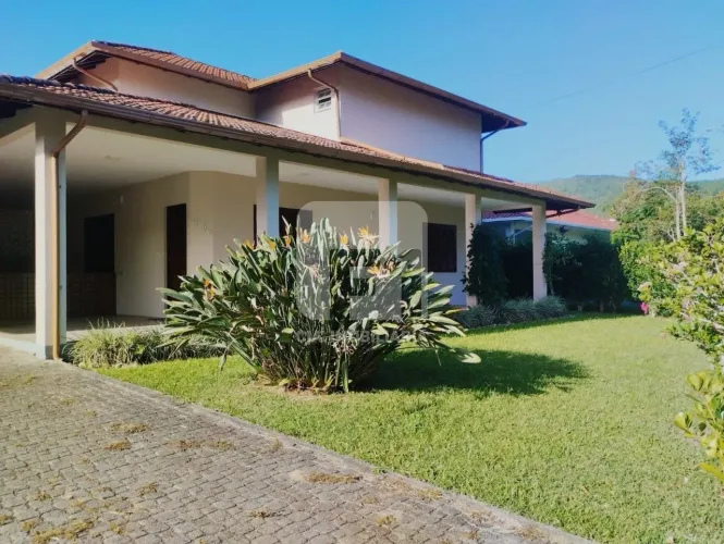 Casa de 4 dormitórios em Ponta das Canas