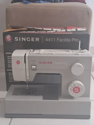Máquina de Costura Singer Doméstica Facilita Pro 4411