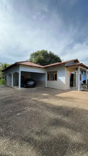 Casa com terreno de 1.560m² e 3 quartos, sendo 2 suítes no Loteamento dos Engenheiros em R