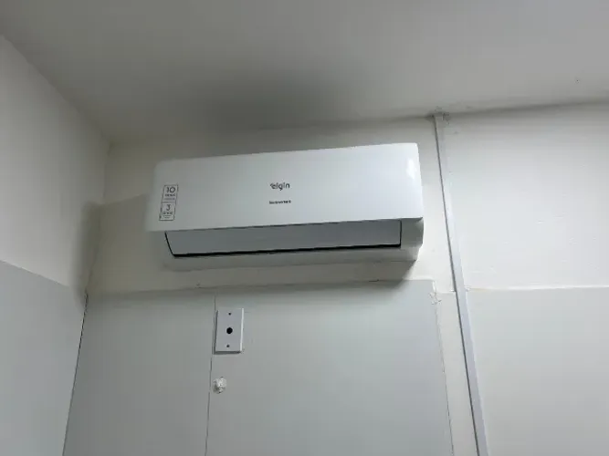 AR CONDICIONADO SPLIT SPER NOVO COM 2 ANOS DE USO 