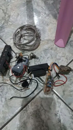 Vendo pra sair hoje 100,00 captadores de um baixo jass bass precision e ponte e circuito
