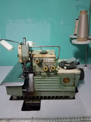 Máquina overlock industrial