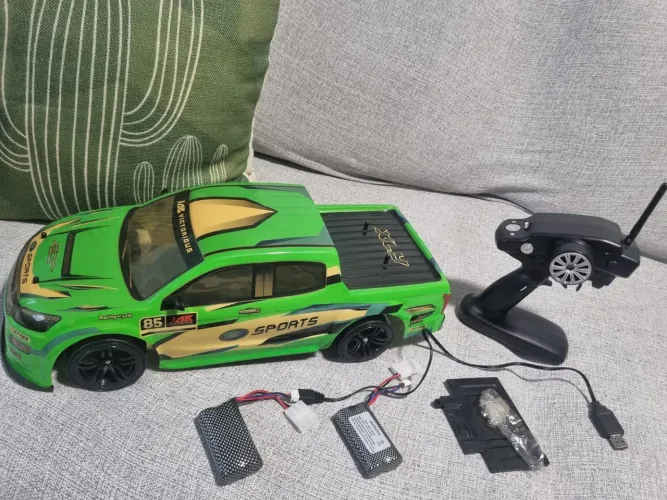 Carrinho de  controle remoto importado 