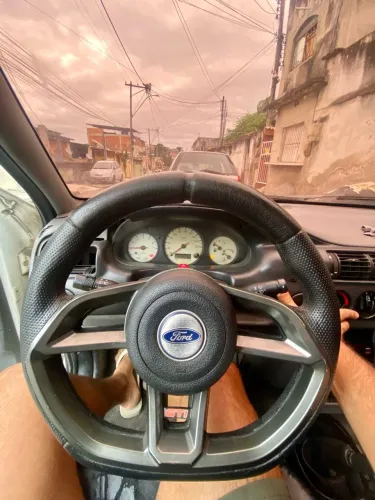 Ford Escort GL 1.8i 16V 4P 2002