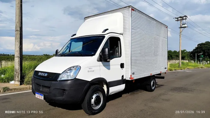 Iveco Daily  35s14  2018. Baú.  Chapeado 