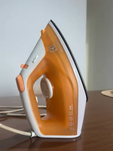 Ferro de Passar A Vapor C/Base Antiaderente Easyline SIE50 Laranja Electrolux 110V