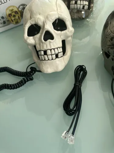 Telefone em formato de caveira Retrô nunca usado 50,00 cada um  