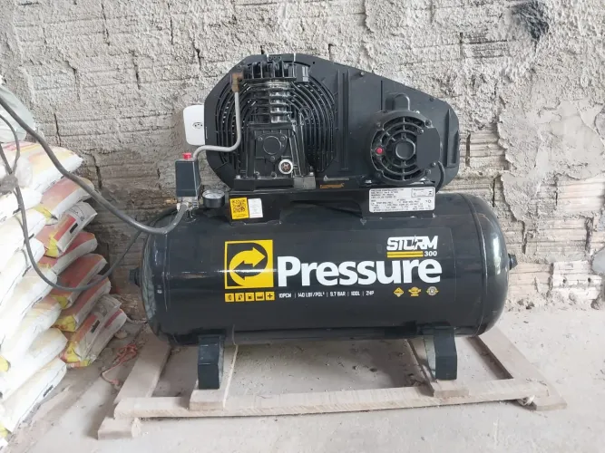 Compressor pressurre com apenas dois meses de uso, compressor em perfeito estado de 100L