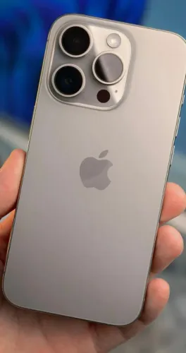 iPhone 15 Pro 256GB Bateria 100% -- Semi Novos S/Caixa
