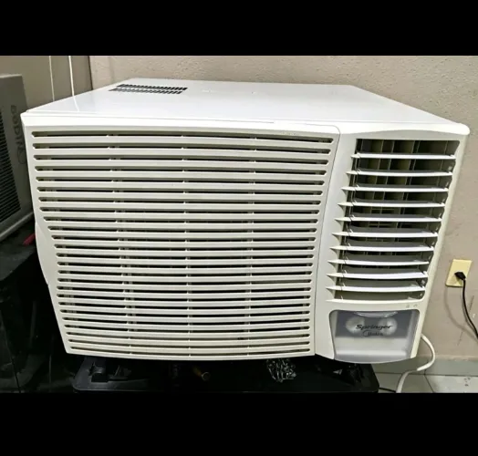 Ar condicionado de janela Springer MIDEA Quente e Frio 18.000 BTUs