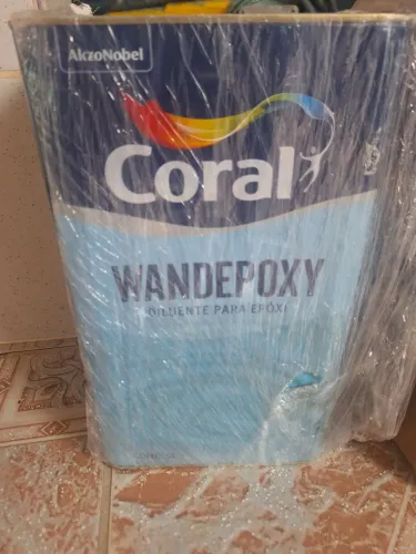 Diluente de epóxi da Marca Coral. 