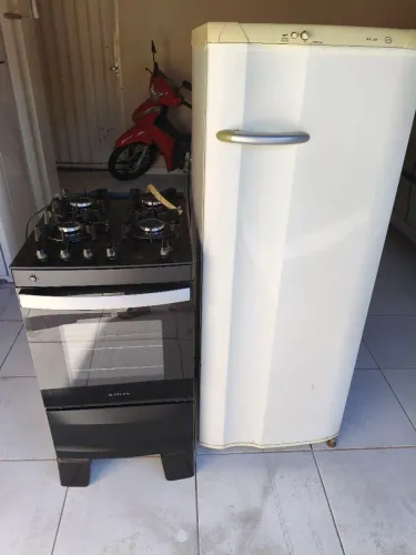 Geladeira Electrolux + fogão atlas