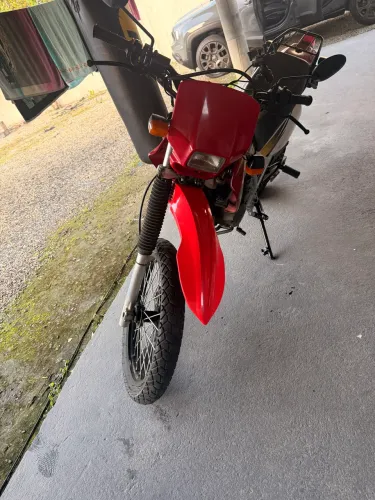 Xr 200 bem cuidada pra brik