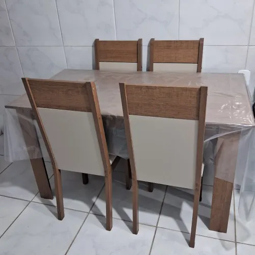 Mesa 4 cadeiras 