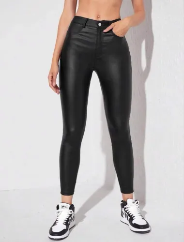 Calça em couro fake