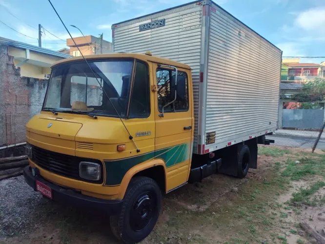 Mb 608 em ótimo estado