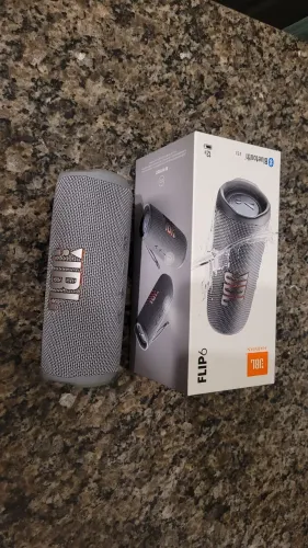 Caixa de som Bluetooth JBL Flip 6 cinza (usada)