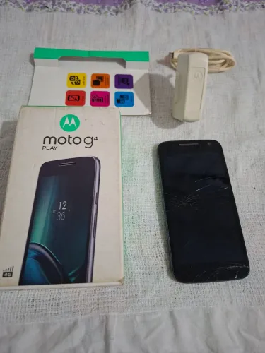 Motorola moto g4 play na caixa com carregador  original e noto fiscal. 