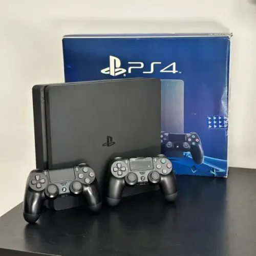 Playstation 4 Slim 500GB Com FIFA 2026 E 2 Controles ?