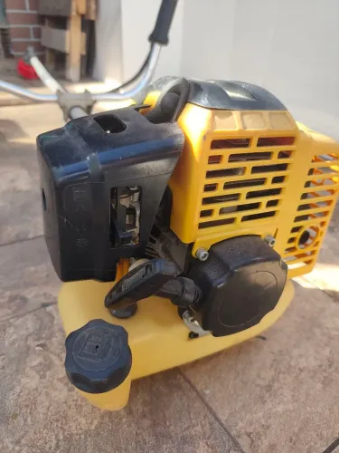 Roçadeira a gasolina 