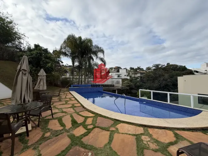Casa a venda com 437 m2 de construção e 1280m de lote com 5 quartos em Vila Castela - Nova