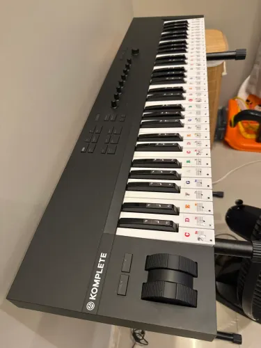 Teclado Profissional com 61 Teclas Komplete Kontrol A61 Native Instruments