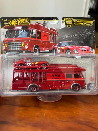 Hot Wheels Team Transport Ferrari 250 GTO