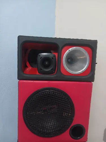 Vendo caixa de carro com amplificador muito potente para fazer a sua festa