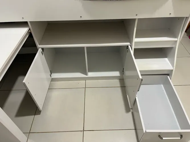 Cama com escrivaninha com colchão 