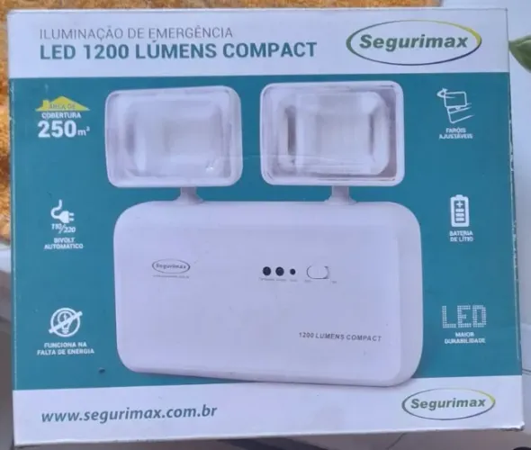 Luz de emergência Segurimax 1200 Lumens Compacta