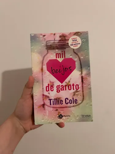 Livro Mil Beijos de Garoto