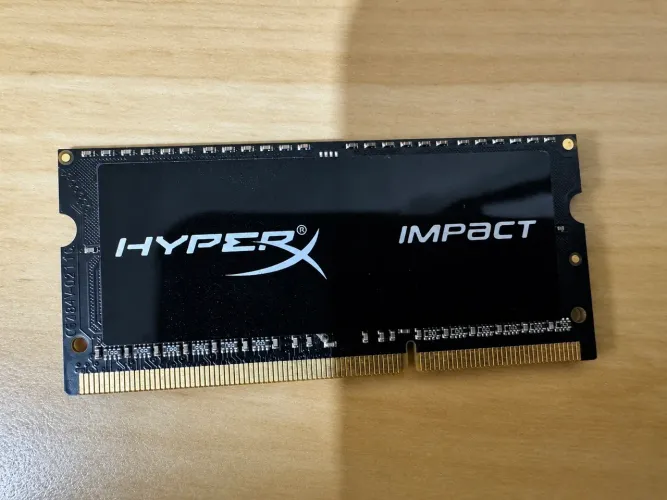 Memória RAM HyperX DDR3 8GB 1600MHz (NOVO)