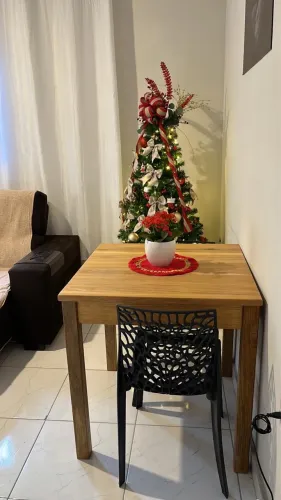 Mesa em pequi com 4 cadeiras em madeira 