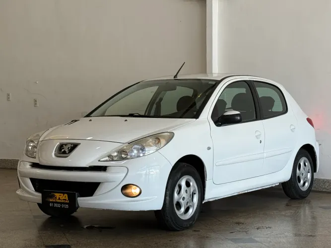 Peugeot 207 XR 1.4 Flex 8V 5P 2013