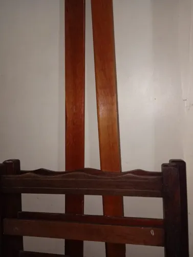 Vendo cama de solteiro de angelim em perfeito estado