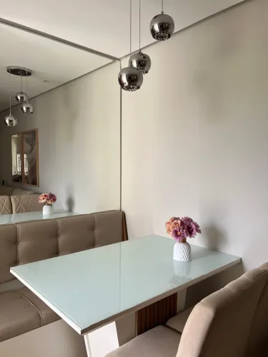 Mesa com 2 cadeiras