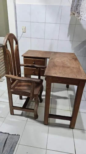 Mesa Escrivaninha com Cadeira em madeira maciça