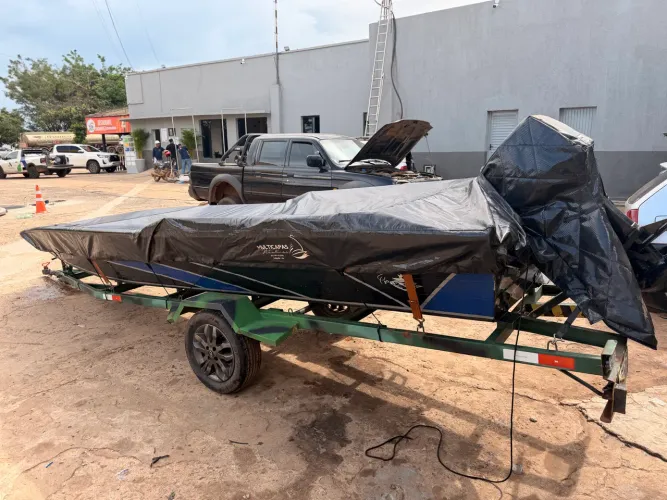 Vendo canoa 5,5 Mt.. Kit completo e pronto para uso 