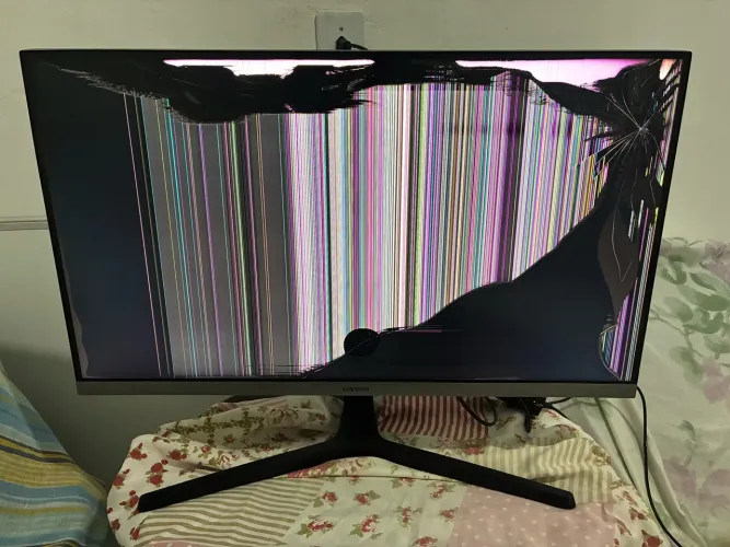 Monitor Samsung 28? 4K UR55 U28R550 - Tela Quebrada - Para Peças