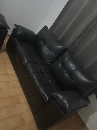 Sofá de Couro preto 