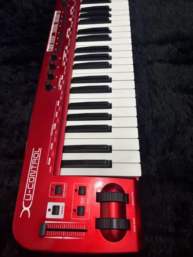 Behringer umx610 - Controlador Midi