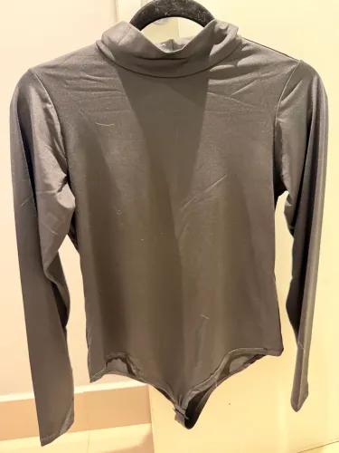 body feminino preto gola alta g