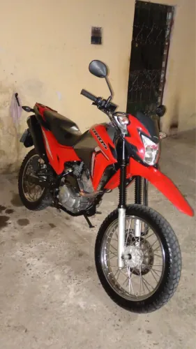 Bros 125 com roupa da 22