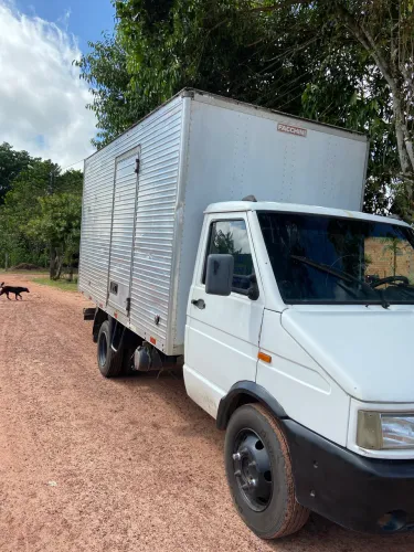 Iveco baú 3x4 