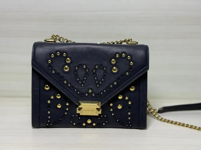 bolsa michael kors sloan studded azul marinho