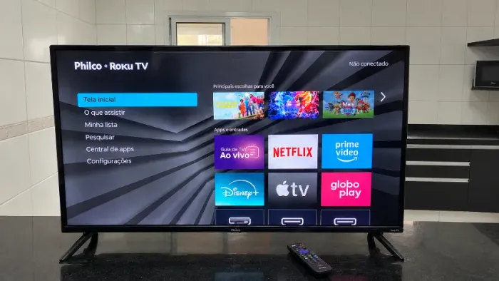 Smart TV Philco 43" Roku Full HD P43VIK Pouquíssimo Uso, Com todos os Plásticos nas bordas