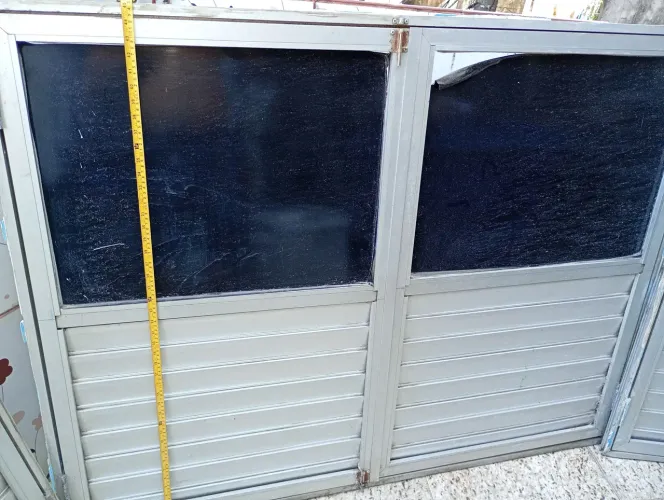 Vendo 3 janelões de alumínio e vidro medindo 115cm altura x 149cm largura, 400 cada .