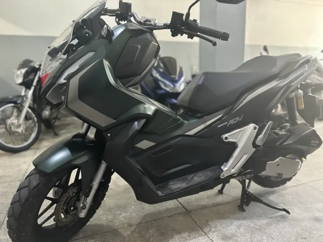 Honda ADV 150 2024 em bom estado 