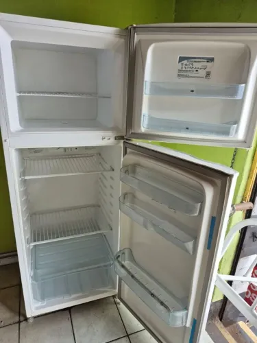 Geladeira Duplex 260 L    Electrolux      220 volts