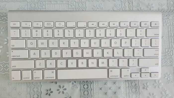 Teclado Apple sem fio Alumínio